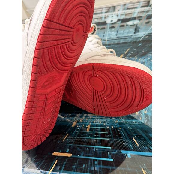 Nike Air Jordan 1 Retro High OG Chicago White Red Black Size 10 555088-161 - Picture 6 of 11